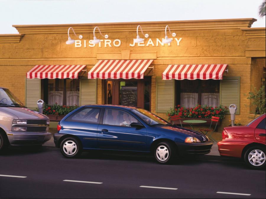  Chevrolet Metro Coupe 1998 года  (фото 8 из 8)